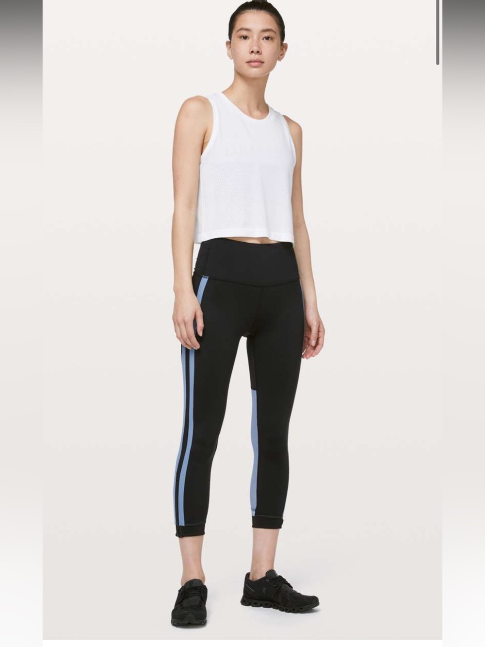 122. Lululemon Zip The Line Crop *23”
Black/Utility Blue Size 12